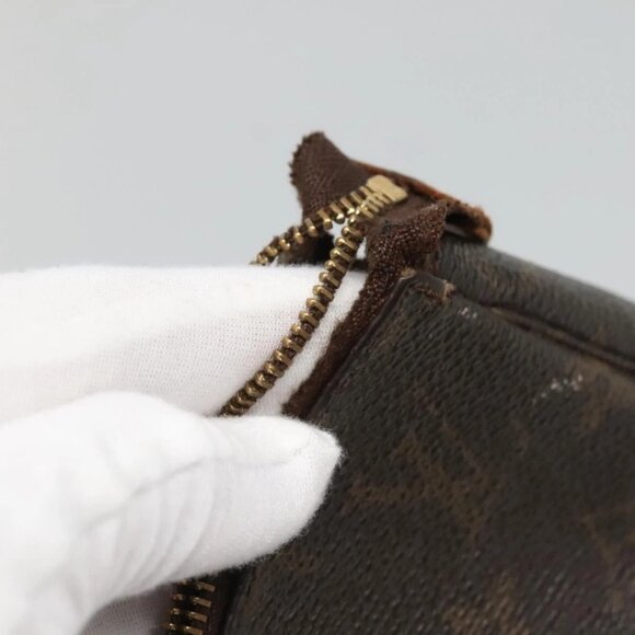 LOUIS VUITTON Monogram Pochette Accessoires Pouch